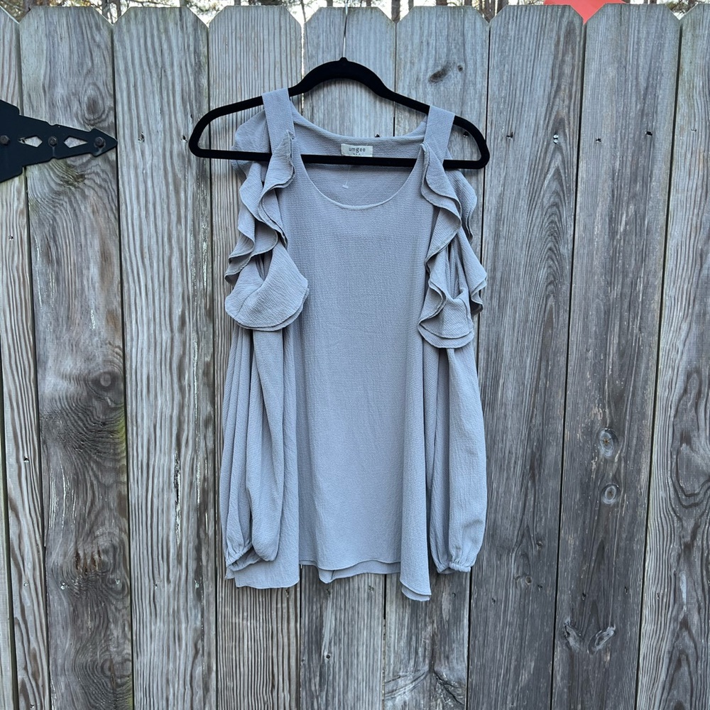NWOT Umgee Cold Shoulder Ruffle Blouse size Medium